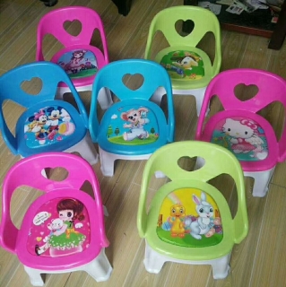 Stolička plast 34x28 cm dekor-nevhodné pro děti do 3 let