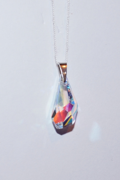 Přívěsek s krystalem SWAROVSKI ve stříbře kapky